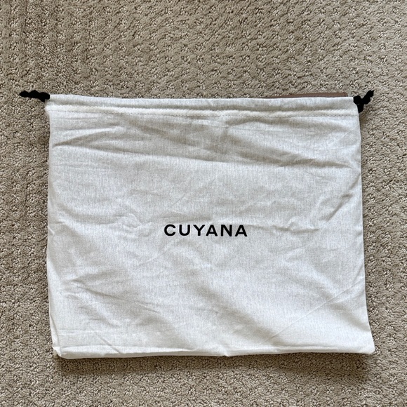 Cuyana | Tech Carryall 13-inch in Cappuccino - Picture 11 of 11